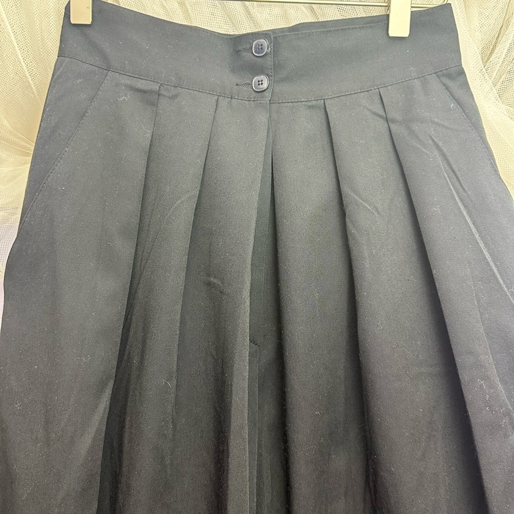 Elegant Black Pleated front Culottes for Women - Picture 4 of 11